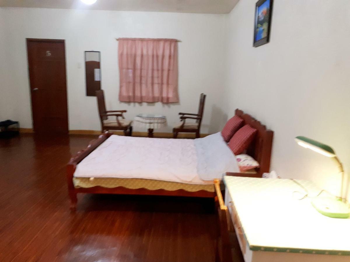 Minine Guesthouse Silang Luaran gambar