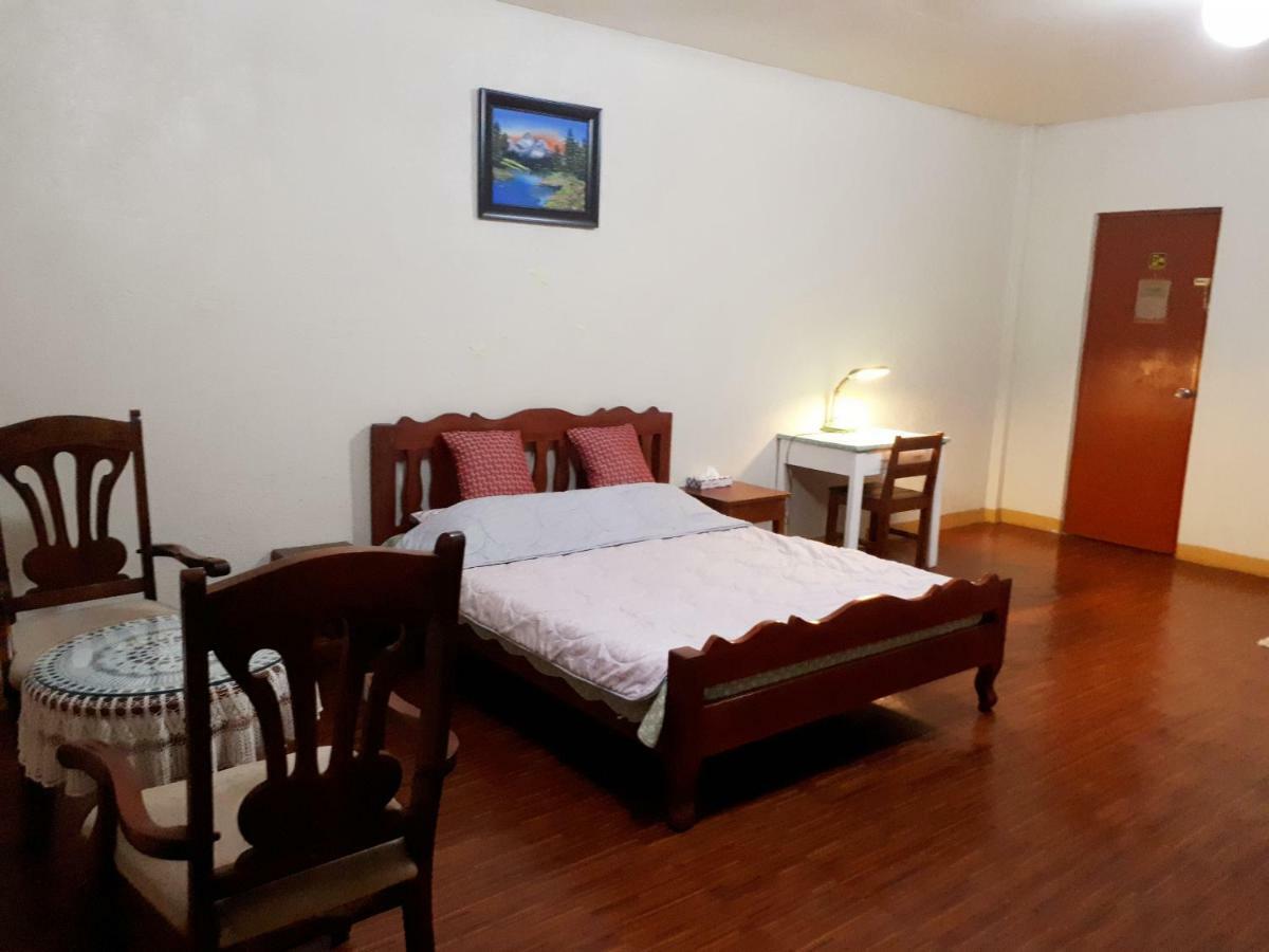 Minine Guesthouse Silang Luaran gambar