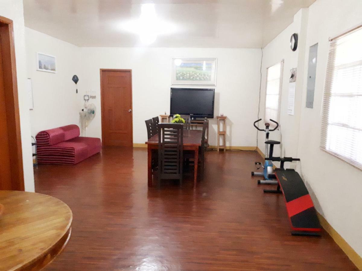 Minine Guesthouse Silang Luaran gambar