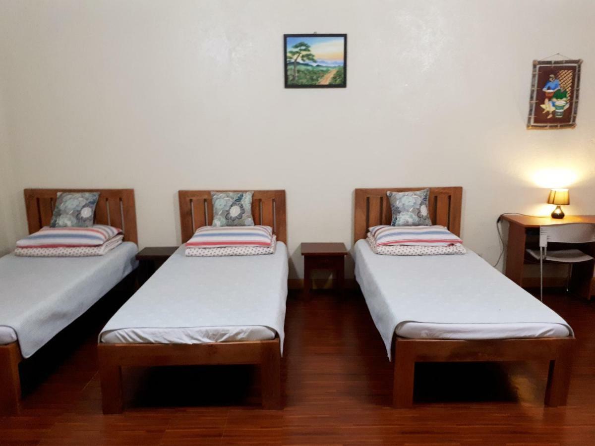 Minine Guesthouse Silang Luaran gambar