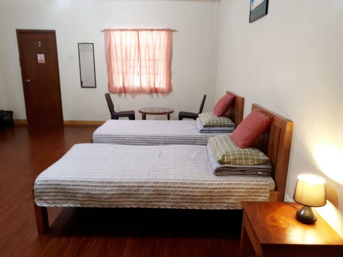 Minine Guesthouse Silang Luaran gambar