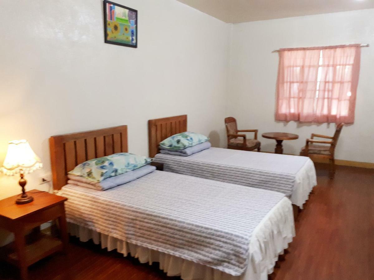 Minine Guesthouse Silang Luaran gambar