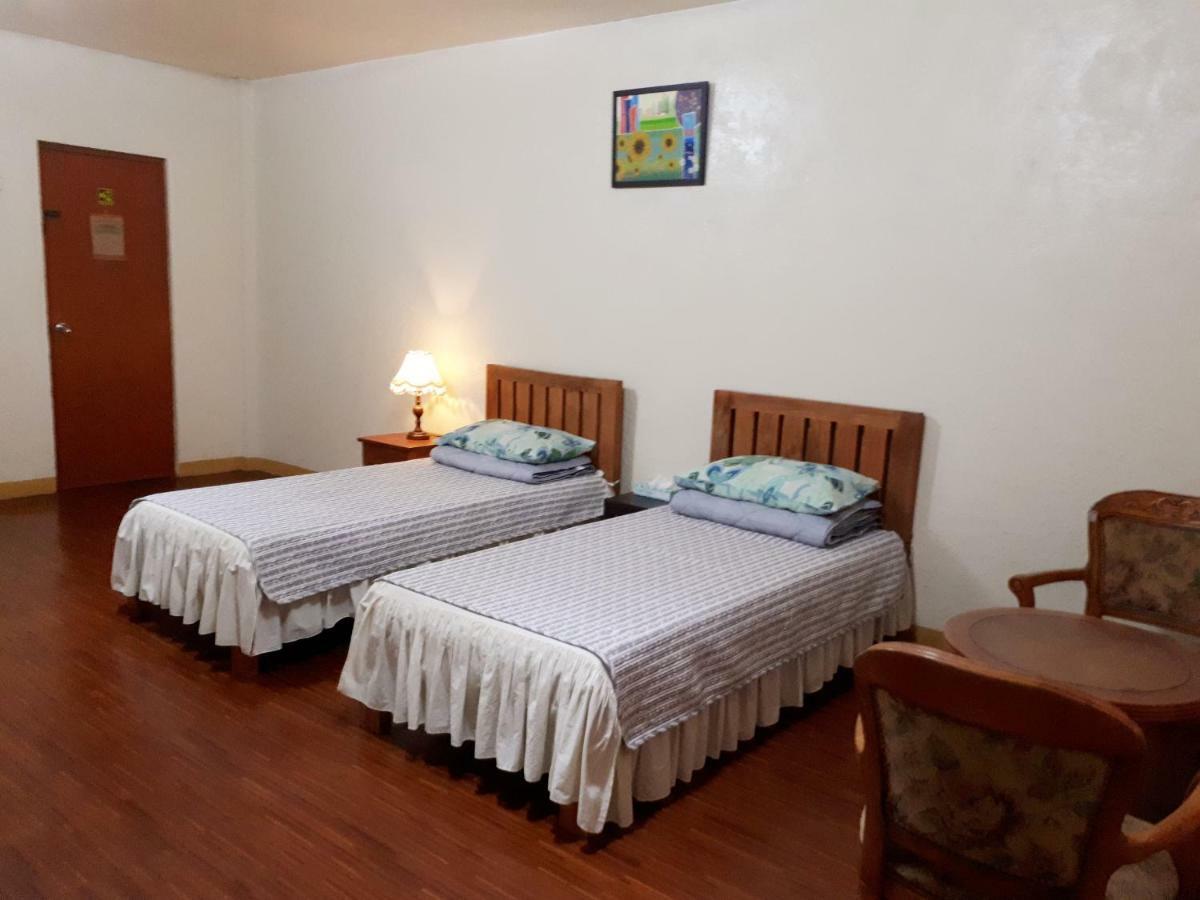 Minine Guesthouse Silang Luaran gambar