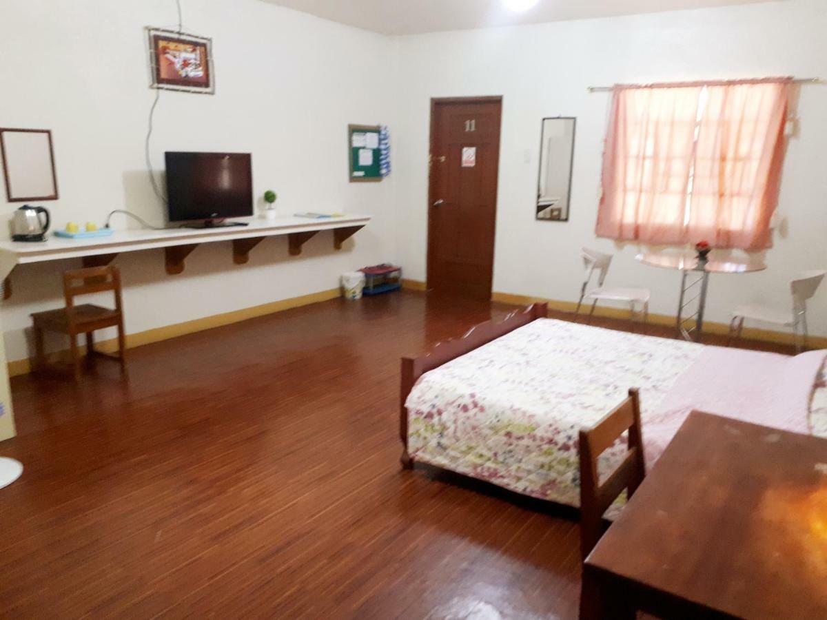 Minine Guesthouse Silang Luaran gambar